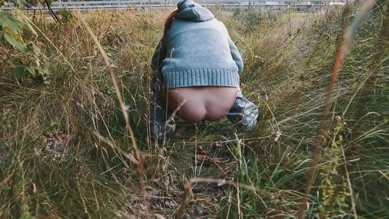 Mia Skye -  Highway pooping