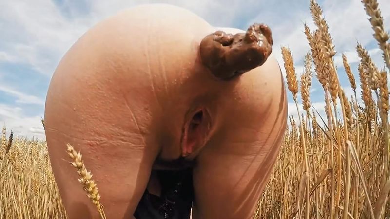 Mia Skye -  HUGE summer field poop