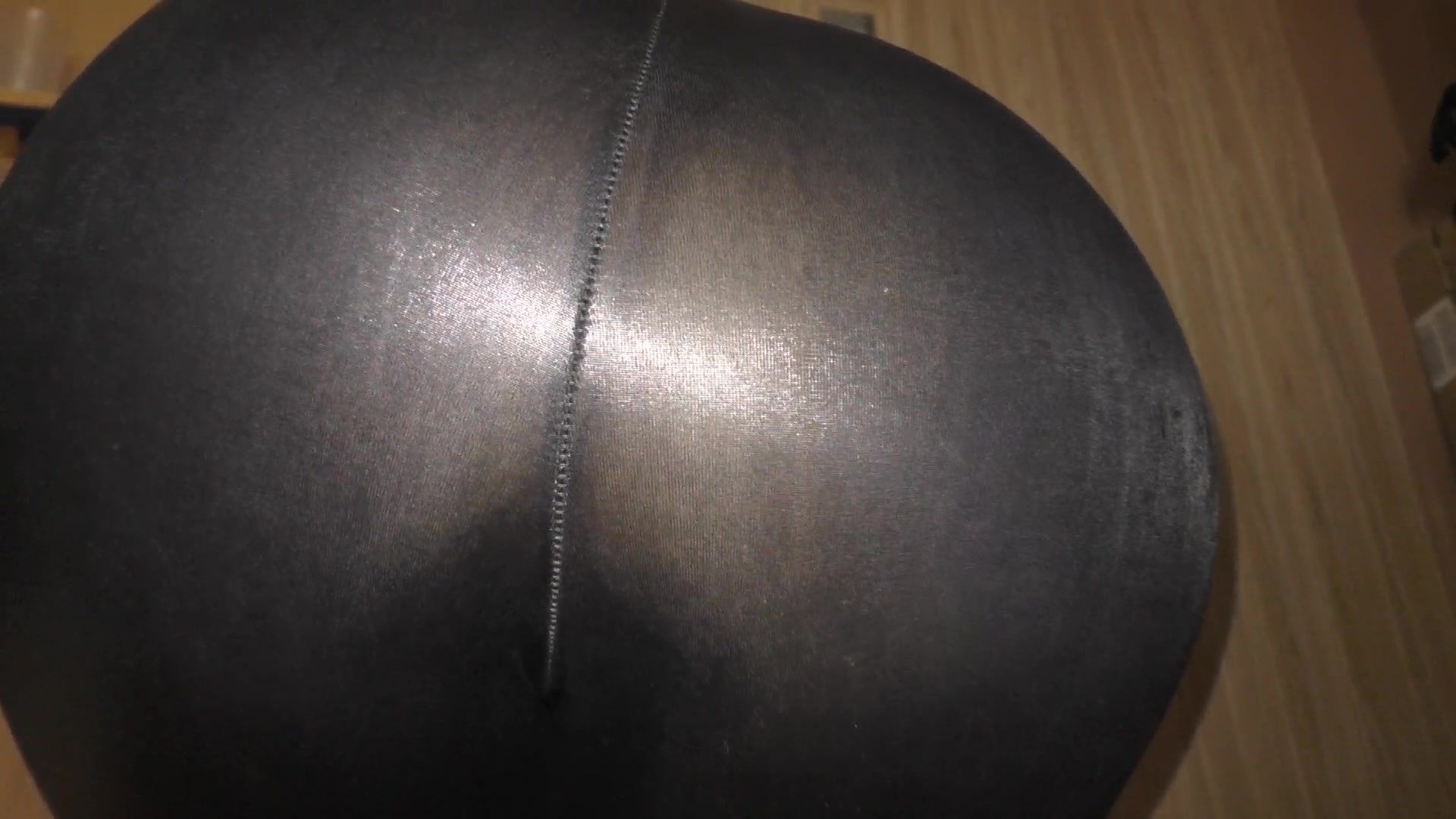 HotDirtyIvone – leather leggings (a)