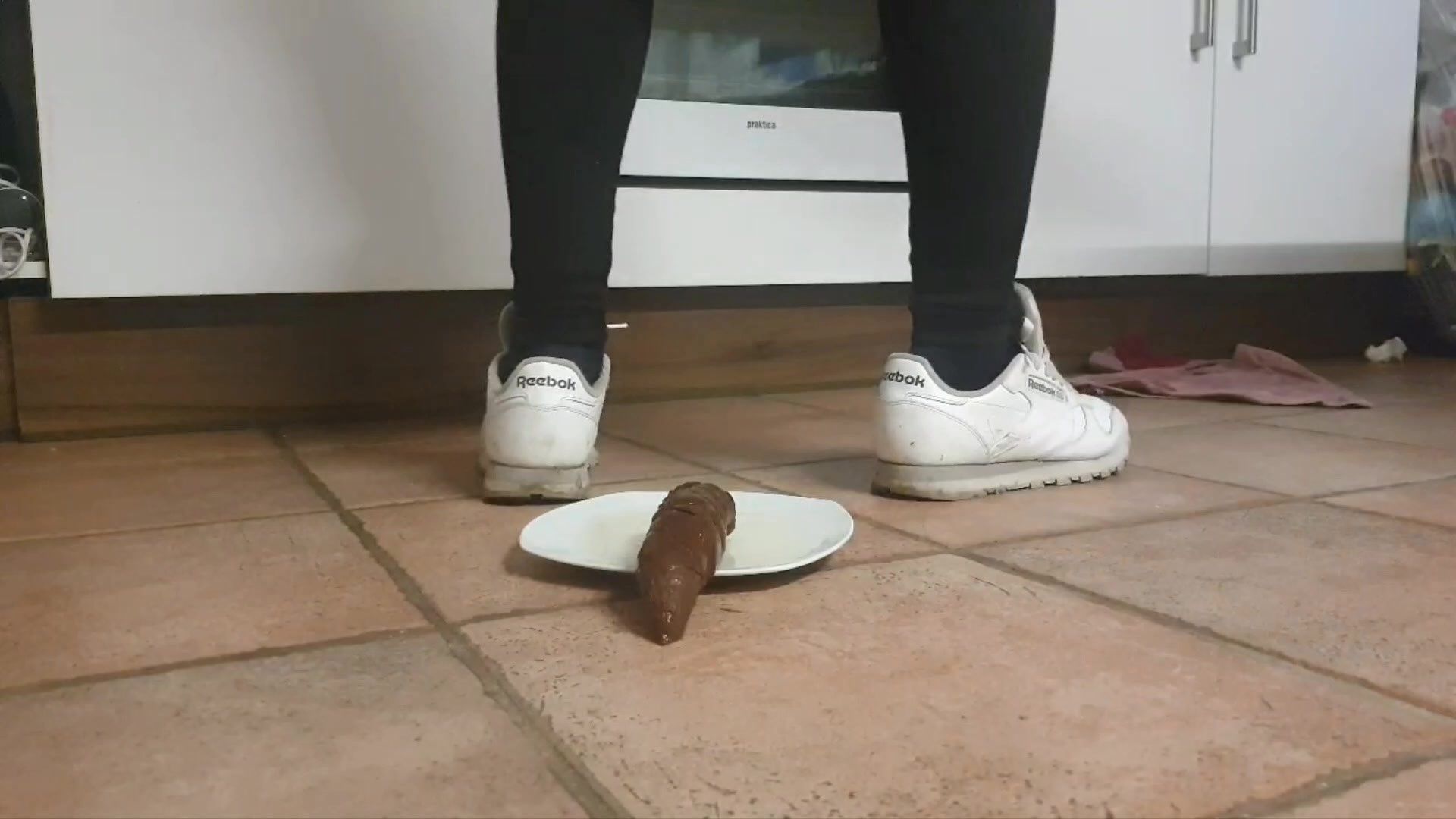 Versauteschnukkis – Milf poops on plate