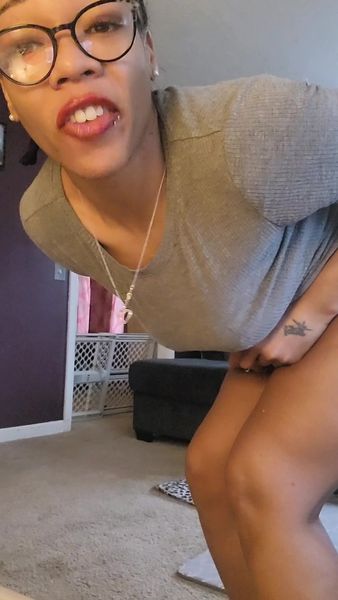 DaddyUni21 – Uni Ella almost got poop stuck in my ass DaddyUni21 – Uni Ella almost got poop stuck in my ass
