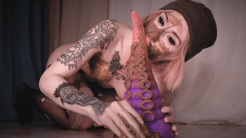DirtyBetty – Dirty riding on SHITTY BADASS TENTACLE