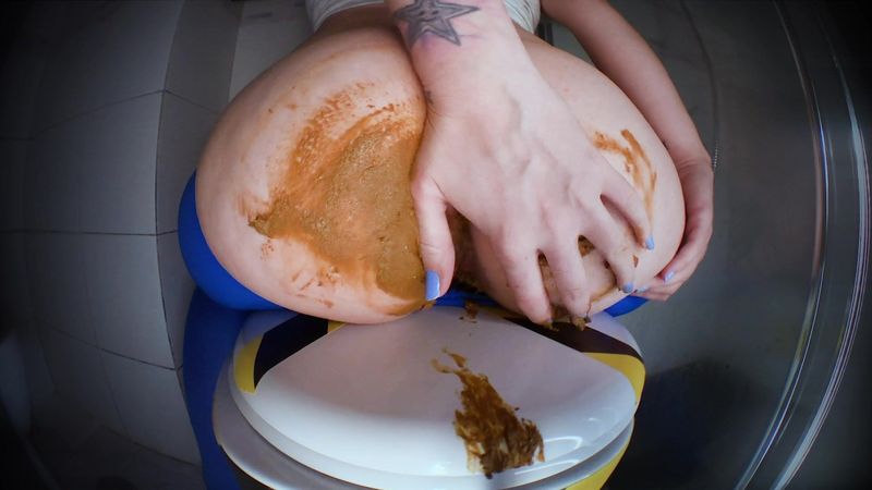 DirtyBetty – King size female monster poop