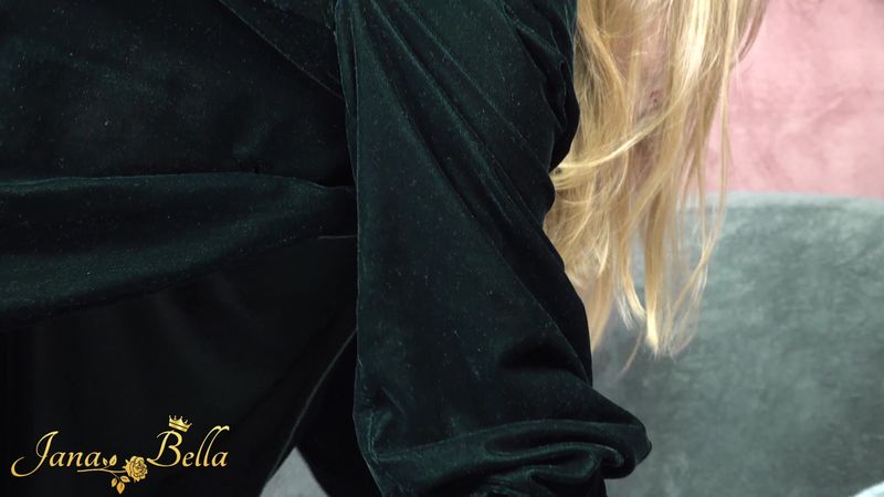 JanaBella – Stuffing panties up my butt