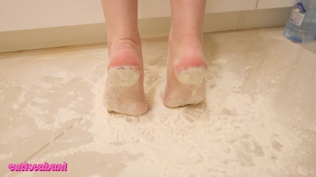 cutiecabani - Cute Teen Feet In Flour-5511