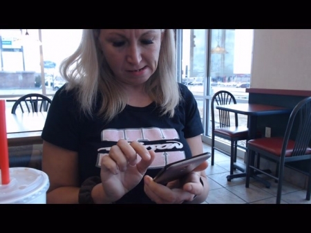 Vanessalee – Peeing In My Pants Accident At Arbys New Pee Porn Videos