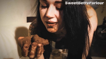 Dirtybetty – Crazy Snake Turd In Panty [shit Scat Poop Shitting]
