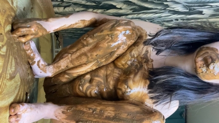 P00girl – Pour Diarrhea From The Bag Onto The Body And Face [shit Scat Poop Shitting]