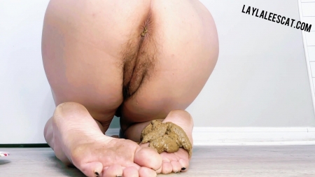Layla Lee – Laylas Poop & Feet Playtime [pooping Porn And Diarrhea Scat Xxx]
