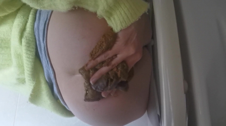 Fatturdgirl – Catching My Monster Turd With My Hands