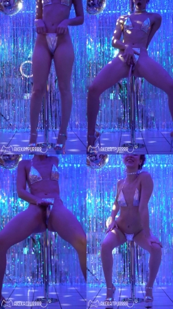 Makekatpurrrr – The Stripper Pee's On You