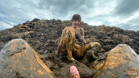 Lyndra Lynn – Nearly Caught On The Dung Pile