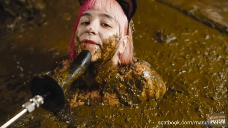 Manurefetish - Catwoman Lyndra First Time In The Manure Channel