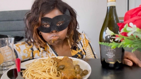 Smutty Luce – Struggling While I Have A Shit Dinner