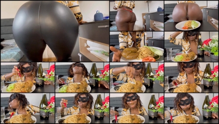 Smutty Luce – Struggling While I Have A Shit Dinner