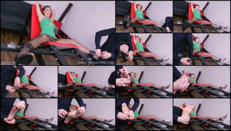 Uktickling – Roxy Mendez 8