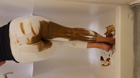 Lexipoo – Lexi Public Diarrhea In White Jeans + Bonus Poop