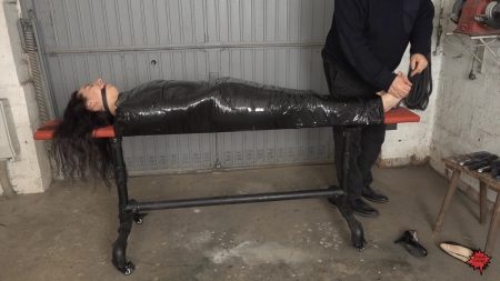 Fetishgarage – Mummified Feet Brushing