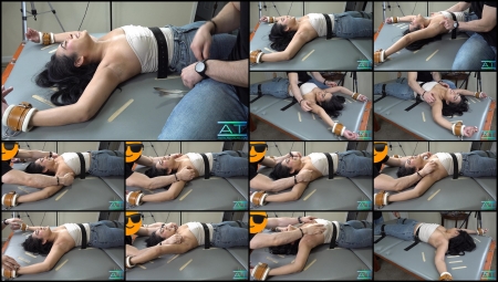 Americantickling – Feather Ticklish Jenni