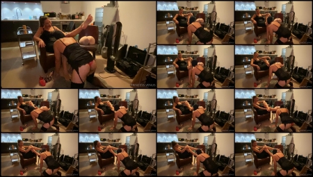 Princess Venus - Foot Fetish And Humiliation Princess Venus - Foot Fetish And Humiliation
