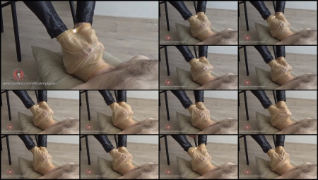 Official Vinyl Queen - Latex Foot Mask In Amsterdam Official Vinyl Queen - Latex Foot Mask In Amsterdam