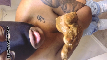 Ebonybooty49 – Shitted My Jeans