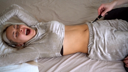 Tickleyes – Lisa's Belly Tickling