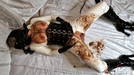 Scat-Slut Celeste – Scat Slut-Orgasma Celeste Extreme Scat Play In White Rubber Catsuit And Gas Mask