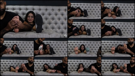 Door44 – Daniela's Soles Propped- Mf, Ticklingfeet