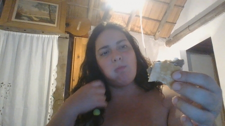 Yourkinkybbw – Bbw Latina Eating A Poop Sandwich