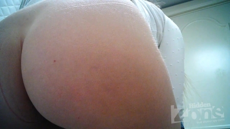 Russian Booty Milf Voyeur Peeing Very Closeup