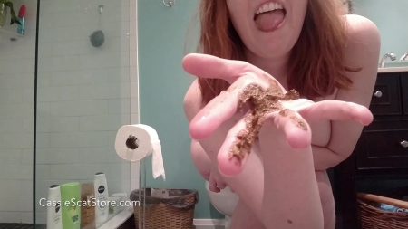 Cassiescat – Socialdistancing- Cassie Is Her Own Toilet Slave