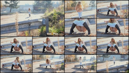 Got2pee - Chrissy Fox (against A Railing) [1080p]