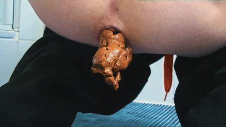 Miaroxxx – 201  Big Morning Closeup Turd!