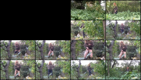 European Redhead Releasing A Massive Stream Of Piss! European Redhead Releasing A Massive Stream Of Piss!