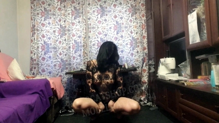 Modelnatalya94 – Evening Pissing In An Openwork Blouse