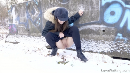 Lola Desire – Pissing Scene 2