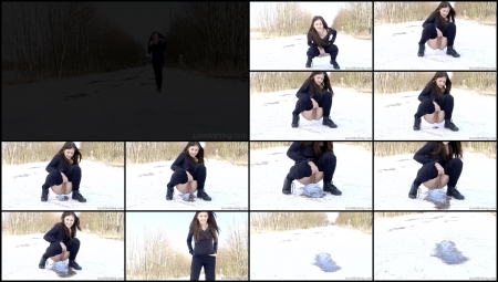 Lola Desire – Pissing Scene 3