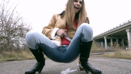 Vanessa Leone Wetting Jeans