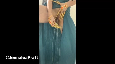 Fuzzywolf – Giantess Shits And Pisses On Villagers