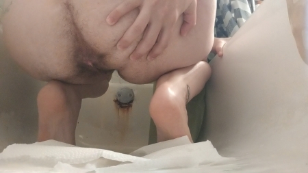 Misslucyskye – Bathtub Shit