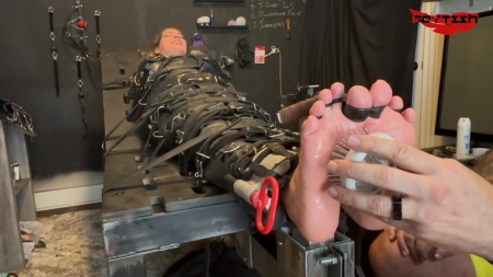 Fettish – The Tickle Table – Juni 2- Mf, Ticklingfeet