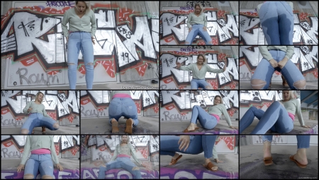 Nikki – Pissing Wetting Jeans Nikki – Pissing Wetting Jeans