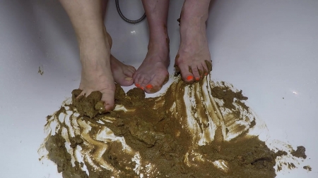 Annalise – Poo Accident With Dirty Feet