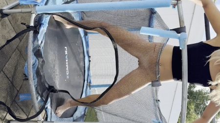 Tiffstreatsxoxo – Peeing While Jumping On The Trampoline