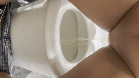 Tiffstreatsxoxo – Peeing At The Mall In Sydney Australia